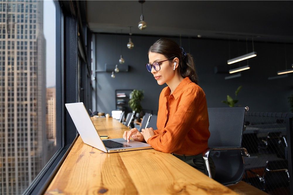 Managing Remotely: 7 Must-Have Items for your Remote Management Workspace